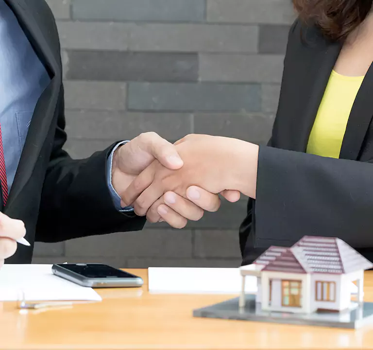 Why Sell to Us Instead of Letting the Home Go to Auction in Smithtown, NY?